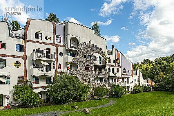Steinhaus  Gebäude der Rogner Therme und Hotel  entworfen von Hundertwasser  Bad Blumau  Österreich  Europa
