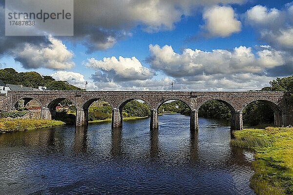 Brücke über den Fluss Black Oak  Seven Arches Bridge  Newport  Mayo  Connacht  Irland  Europa