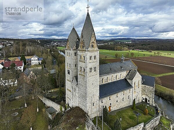 Kirche St. Lubentius in Dietkirchen über der Lahn  bei Limburg an der Lahn  Hessen  Deutschland  Europa