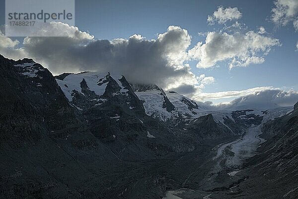 Blick auf die Pasterze  von der Franz-Josefs-Höhe  Großglockner Hochalpenstraße  Nationalpark Hohe Tauern  Kärnten  Österreich  Europa