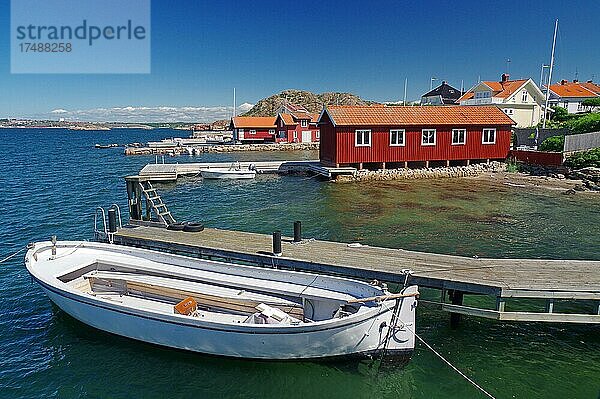 Kleines Boot  Bootshäuser  Fiskebäckskil  Westschweden  Schweden  Europa