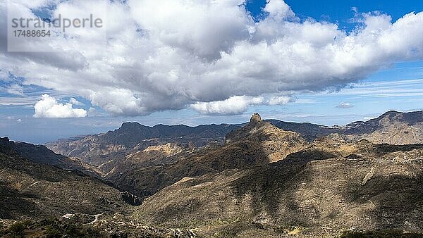 Ausblick zum Roque Bentayga  Gran Canaria  Kanarische Inseln  Spanien  Europa