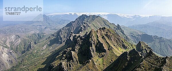 Luftaufnahme  Panorama  hinten Gletscher Mýrdalsjökull  zackige Berge  wilde Natur  Isländisches Hochland  Þórsmörk  Suðurland  Island  Europa