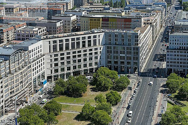 Blick auf den Potsdamer Platz mit der Leipziger Straße und der Mall of Berlin  Berlin  Deutschland  Europa
