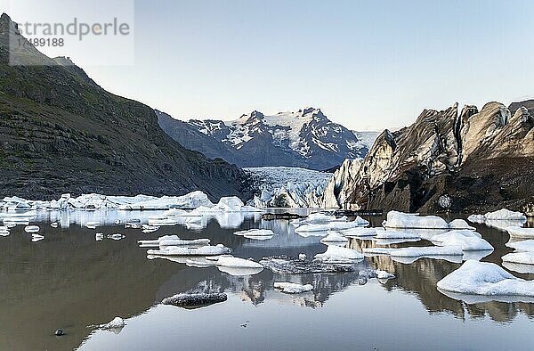 Svínafellsjökull Gletscher  hinten Berg Hvannadalshnúkur  Vatnajökull National Park  Skaftafell  Südisland  Island  Europa