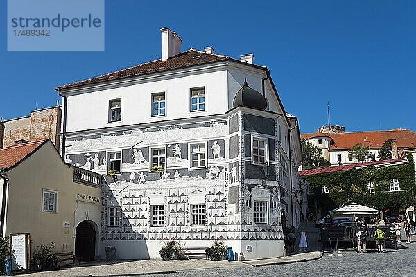 Haus zu den Rittern  Sgraffitohaus in der Altstadt  Mikulov  Nikolsburg  Bezirk Breclav  Region Jihomoravský  Südmähren  Tschechien  Europa
