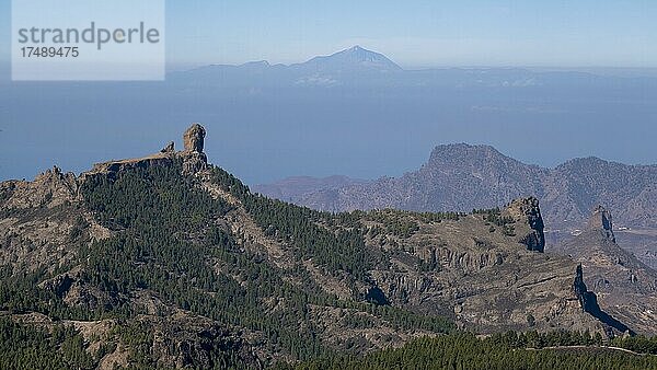 Ausblick vom Pico de las Nieves auf Roque Nublo und Teneriffa  Gran Canaria  Kanarische Inseln  Spanien  Europa