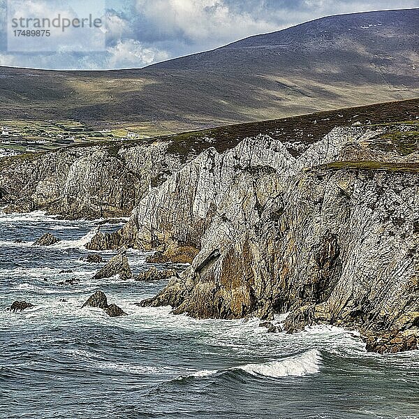 Wilde Küste mit hohen Klippen  Ashleam Bay  Panoramastraße Atlantic Drive  südliches Achill Island  Mayo  Wild Atlantic Way  Irland  Europa