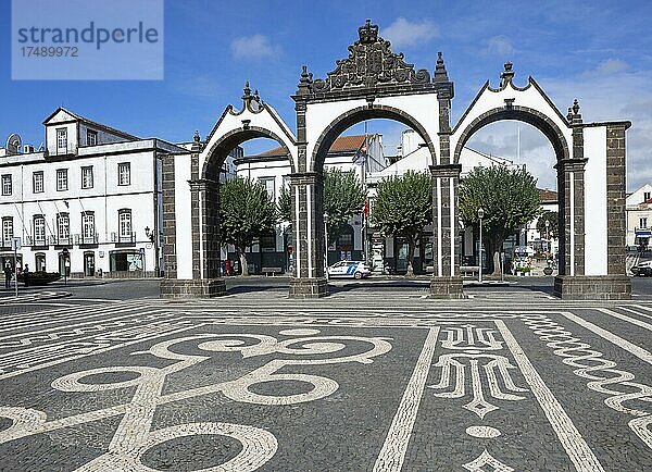 Altes Stadttor  Ponta Delgada  Insel Sao Miguel  Portuga  .Europa