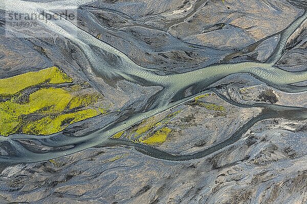 Gletscherfluss von oben  Luftaufnahme  Flussarme mäandern  wilde Natur  Isländisches Hochland  Þakgil  Suðurland  Island  Europa