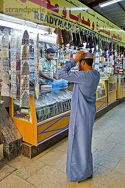 Händler für Kumma  Weihrauch-Souk  Salalah  Salalah  Dhofar  Oman  Asien