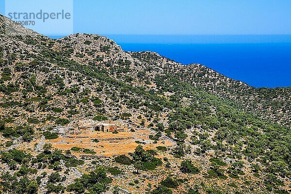 Wanderung zur Bärenhöhle mit Blick auf das Mittelmeer  Kreta  Akrotiri-Halbinsel  Kreta  Griechenland  Europa