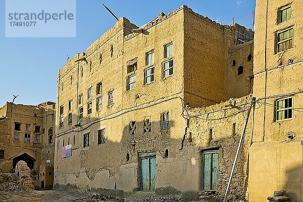 Mehrstöckige Lehmhäuser  alte Lehmsiedlung Al Hamra  Al Hamra  Oman  Asien