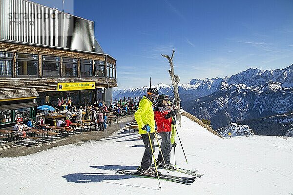 Start zur Osterfelderabfahrt  Skigebiet Garmsich Classic  Garmisch-Partenkirchen  Oberbayern  Deutschland  Europa