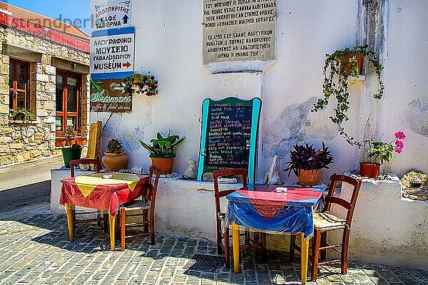 Kaffeehäuser  Dorf Gavalochori mit seinem ursprünglichen Charakter  Kreta  Gavalochori  Kreta  Griechenland  Europa