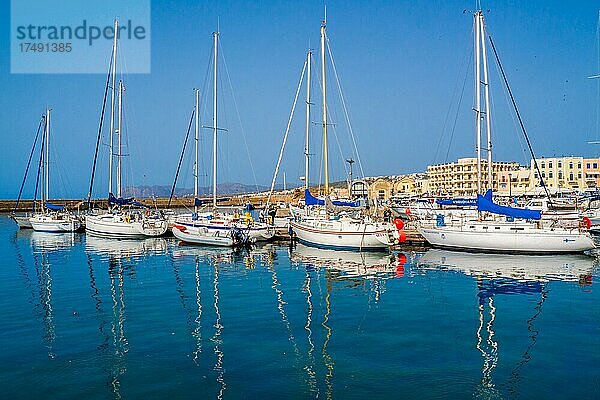 Yachthafen  Hafenstadt Chania  Kreta  Chania  Kreta  Griechenland  Europa