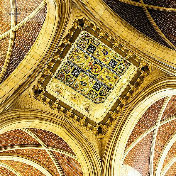 Plafond und Deckenfresko in der Kirche von Buckfast Abbey  Buckfastleigh  Devon  England  Großbritannien  Europa