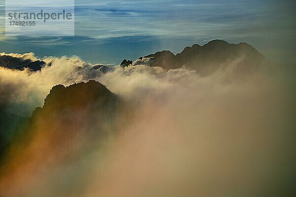 Sonnenaufgang  Berggipfel  Gipfel  Wolken  Regenbogen  ?winica-Gipfel  Tatra-Gebirge  Polen  Europa