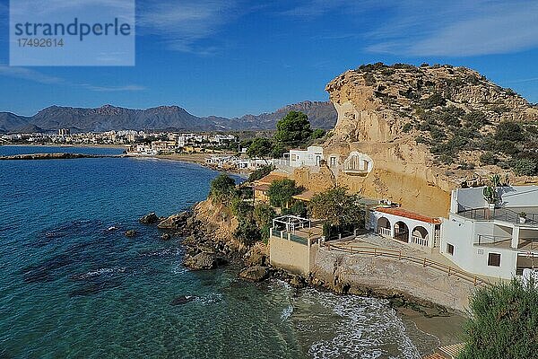 Küste und Höhlenhäuser  San Juan de los Terreros  Andalusien  Spanien  Europa