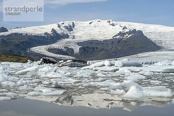 Eislagune Fjallsárlón  Eisschollen vor Gletscher Vatnajökull  Hornafjörður  Island  Europa