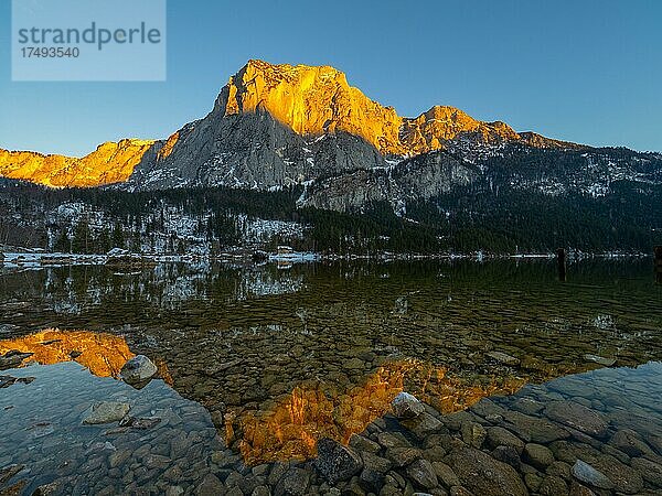 Abendsonne beleuchtet die Trisselwand am Altausseer See  Altaussee  Salzkammergut  Steiermark  Österreich  Europa