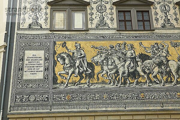 Porzellanwandbild von Markgrafen  Herzöge  Kurfürsten und Könige  Teilansicht  Dresden  Sachsen  Deutschland  Europa
