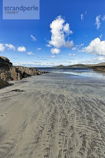 Sandstrand in Bucht bei Ebbe  White Strand  Castlecove  Panoramastraße Ring of Kerry  Atlantikküste  Halbinsel Iveragh  Irland  Europa