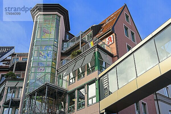 Ungewöhnliche Architektur mit Balkonen und Turm  Kempten  Allgäu  Bayern  Deutschland  Europa