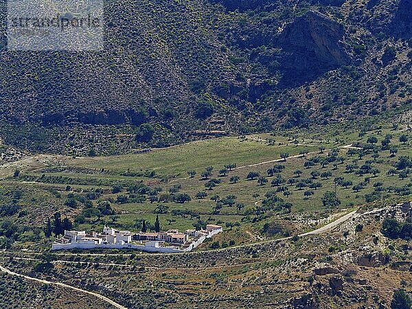 Andalusischer Friedhof einer kleinen Dorfgemeinschaft  kleiner Dorffriedhof  Andalusien  Spanien  Europa