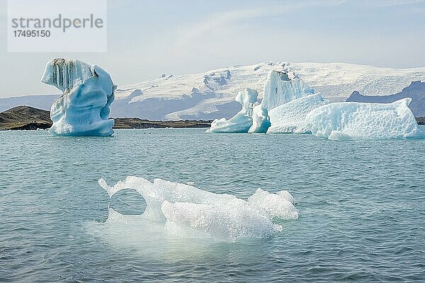 Eislagune Jökulsárlon  Eisschollen vor Gletscher Vatnajökull  Hornafjörður  Island  Europa