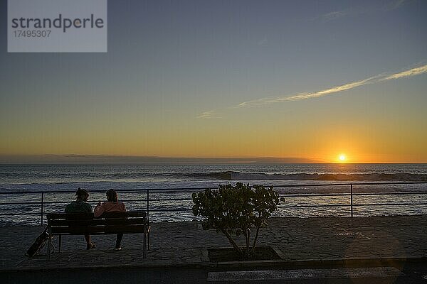 Sonnenuntergang an der Uferpromenade  Valle Gran Rey  La Gomera  Spanien  Europa