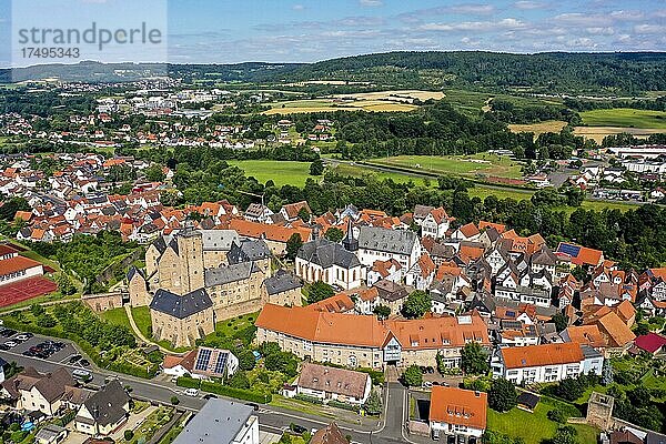 Luftaufnahme  Steinau an der Straße und Schloss Steinau  Hessen  Deutschland  Europa