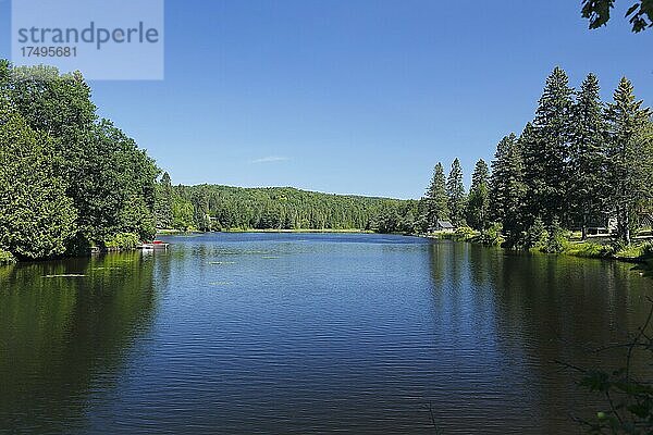 See  Lac la Sapiniere  Val David  Provinz Quebec  Kanada  Nordamerika