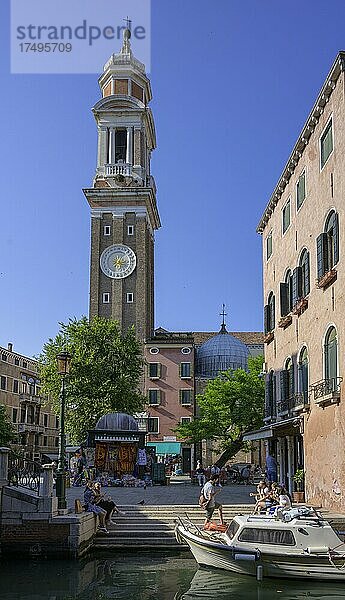 Turm der Chiesa Cattolica Parrocchiale dei Santi Apostoli  Venedig  Provinz Venedig  Italien  Europa