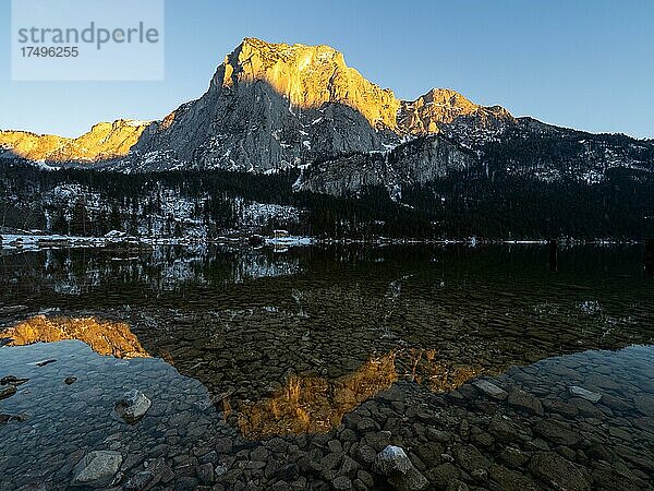 Abendsonne beleuchtet die Trisselwand am Altausseer See  Altaussee  Salzkammergut  Steiermark  Österreich  Europa