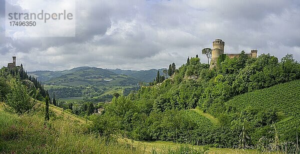 Rocca Veneziani und Uhrturm  Brisighella  Provinz Ravenna  Italien  Europa