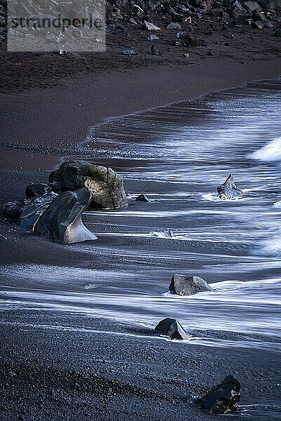 Lavagestein am Strand  Playa del Verodal  Lavaküste  El Hierro  Kanarische Inseln  Spanien  Europa