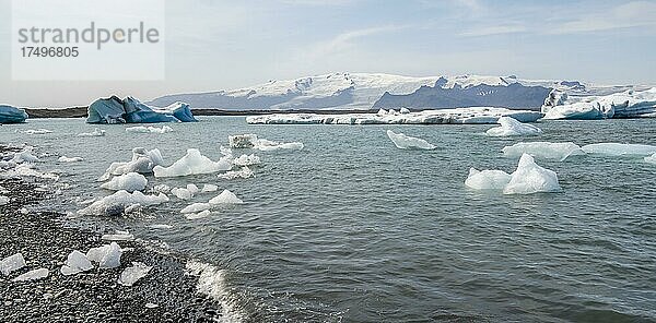 Eislagune Jökulsárlon  Eisschollen vor Gletscher Vatnajökull  Hornafjörður  Island  Europa