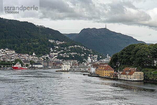 Hafeneinfahrt von Bergen  Norwegen  Europa