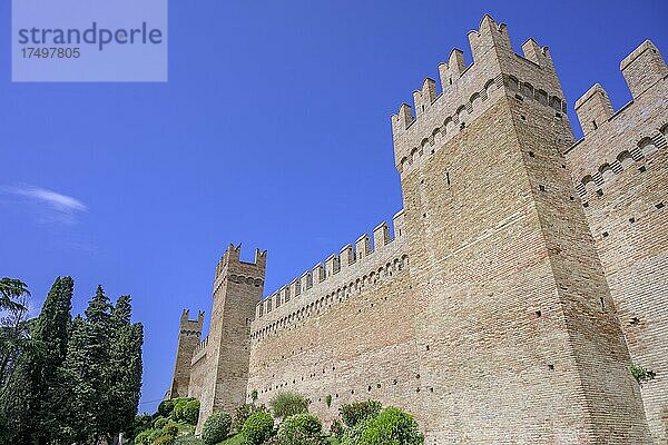 Wehrmauer der mittelalterlichen Stadt  Gradara  Provinz Pesaro und Urbino  Italien  Europa