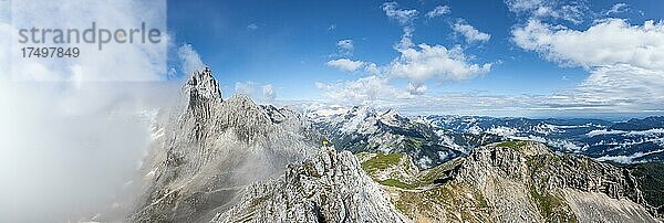 Alpenpanorama  Luftaufnahme  Wettersteingrad mit Partenkirchner Dreitorspitze  Wettersteingebirge  Garmisch-Partenkirchen  Bayern  Deutschland  Europa