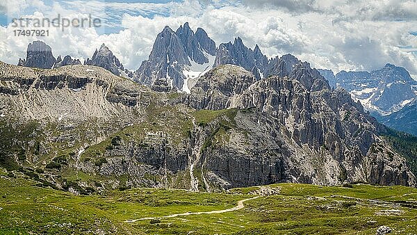 Blick in Sextener Dolomiten  Südtirol  Italien  Europa