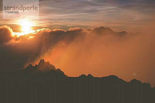 Sonnenaufgang  Berggipfel  Wolken  ?winica-Gipfel  Tatra-Gebirge  Polen  Europa