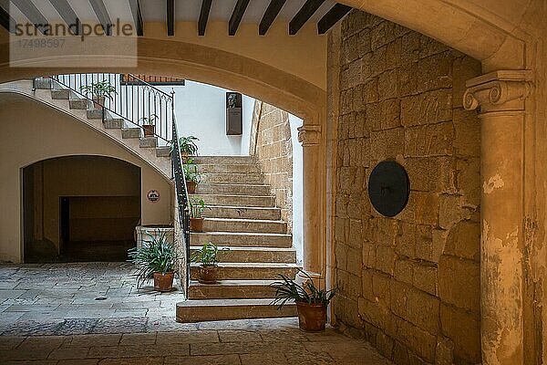 Patio  Hinterhof in der Altstadt von Palma  Mallorca  Spanien  Europa