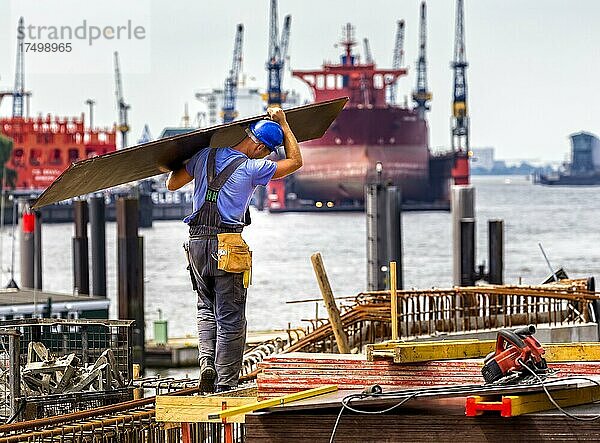 Bauarbeiter auf einer Baustelle im Hafengebiet  Hamburg  Deutschland  Europa