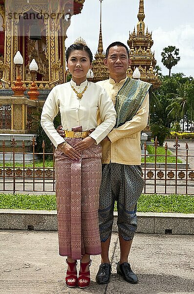 Hochzeitspaar  Pilgerstätte Wat Chalong  Wat Chalong  Phuket  Phuket  Thailand  Asien