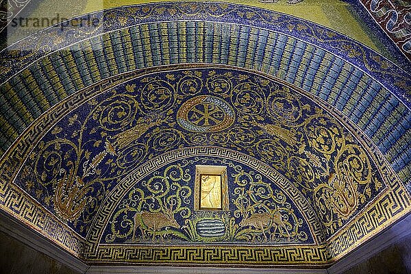 Mosaike im Mausoleum der Galla Placidia  Ravenna  Provinz Ravenna  Italien  Europa