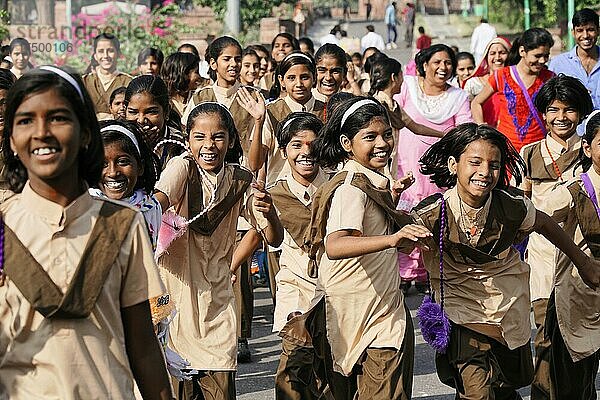 Schulausflug einer Mädchenklasse in Jodhpur  Rajasthan  Indien  Asien