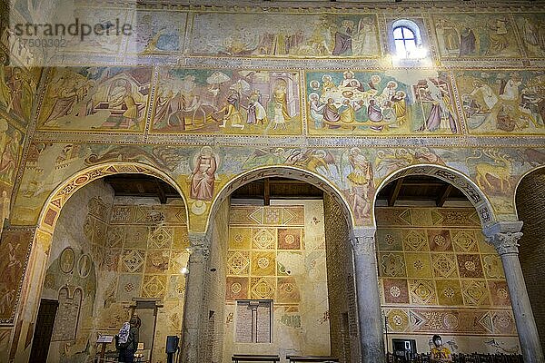 Prächtige Fresken aus dem 14.Jh. in der Abteikirche von Pomposa  Codigoro  Provinz Ferrara  Italien  Europa