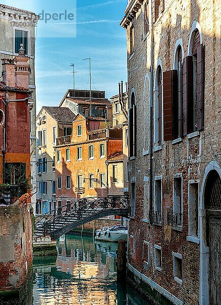 Kanäle  Häuser und Plätze in Venedig  Italien  Europa